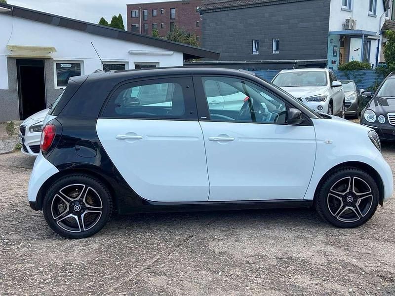 Gebraucht Smart ForFour Passion 90 PS (66 kW) 2015 Weiß Kleinwagen