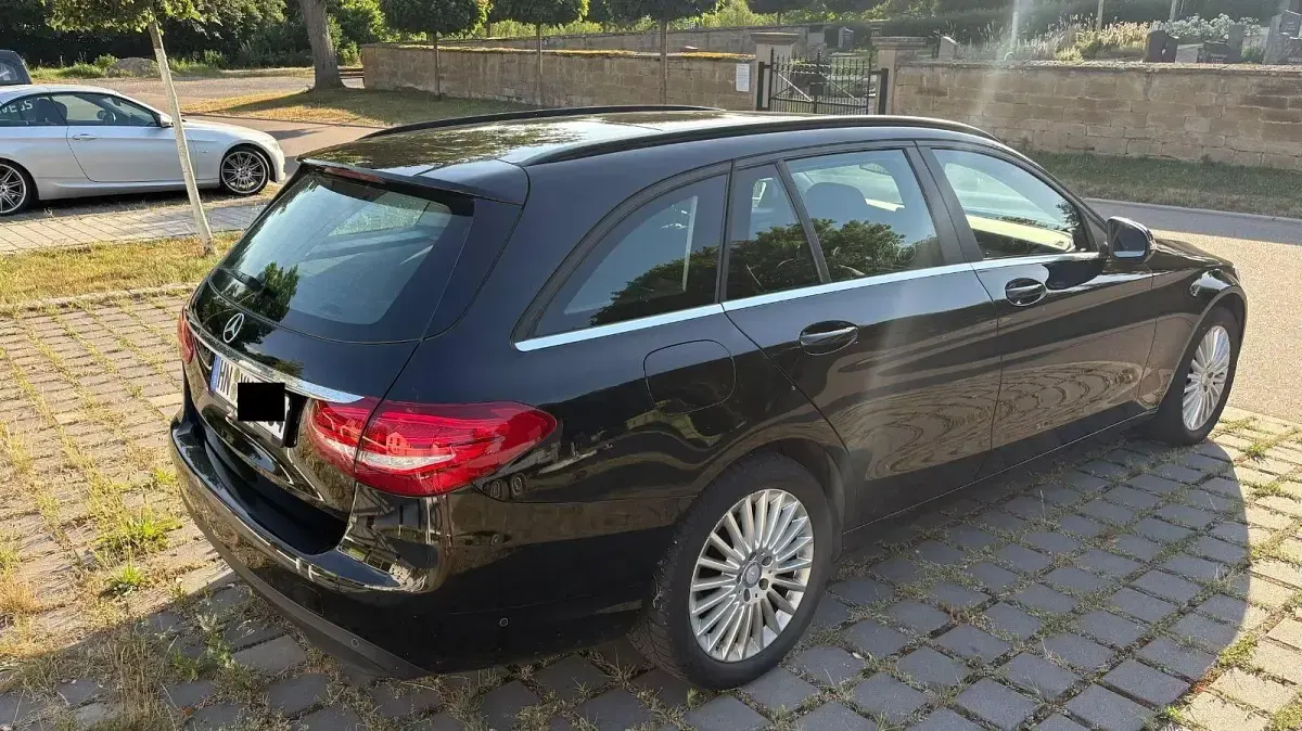 Gebraucht Mercedes C220 170 PS (125 kW) 2016 Schwarz Limousine