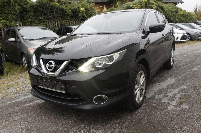 Gebraucht Nissan Qashqai Acenta 163 PS (119 kW) 2015 Schwarz SUV