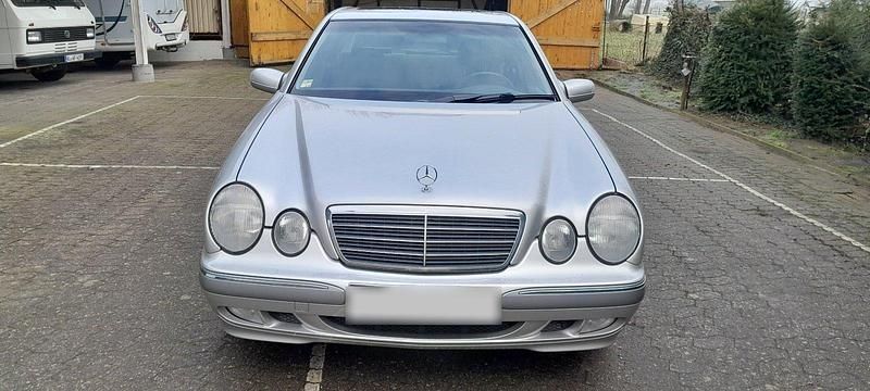 Second-hand Mercedes E200 163 CP (119 kW) 2000 Argintiu Berlinǎ