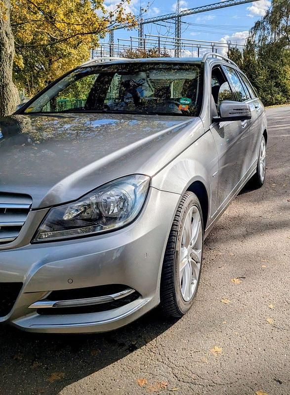 Grau Gebraucht 2011 Mercedes C180 Avantgarde Kombi | 5.700 € (Superpreis) - Bild 1/4