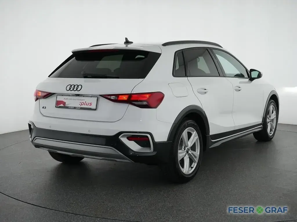 Gebraucht Audi A3 Sport 204 PS (150 kW) 2025 Arkonaweiß Limousine