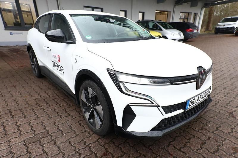Gebraucht Renault Megane E-Tech Evolution 160 kW (218 PS) 2022 Weiss Limousine