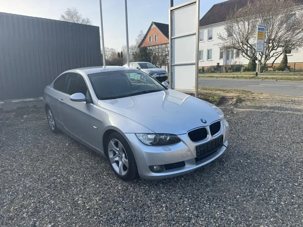Gebraucht BMW 320 170 PS (125 kW) 2008 Silber Coupé
