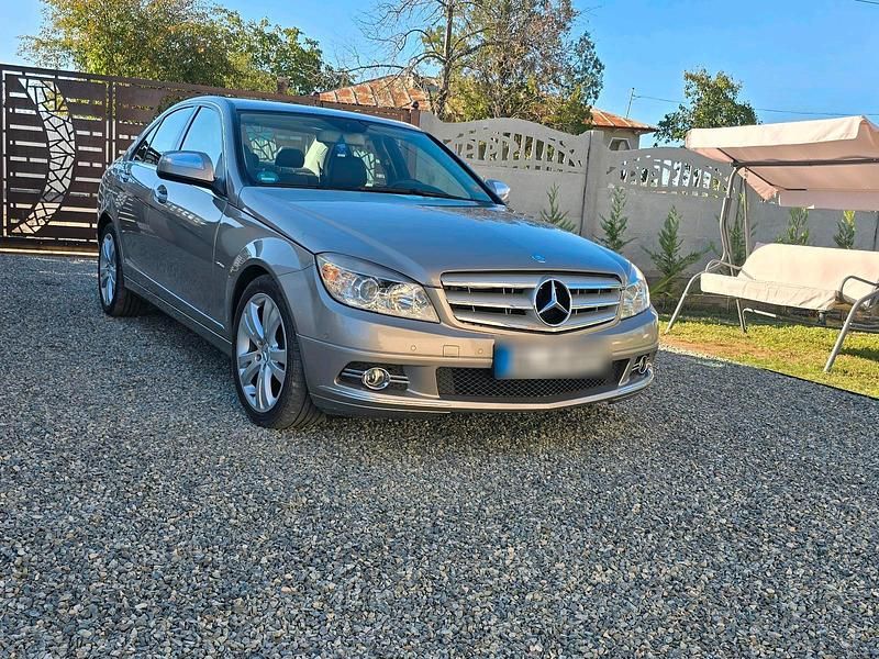 Gold Gebraucht 2008 Mercedes C200 Avantgarde Limousine | 5.500 € (Etwas zu teuer) - Bild 1/4