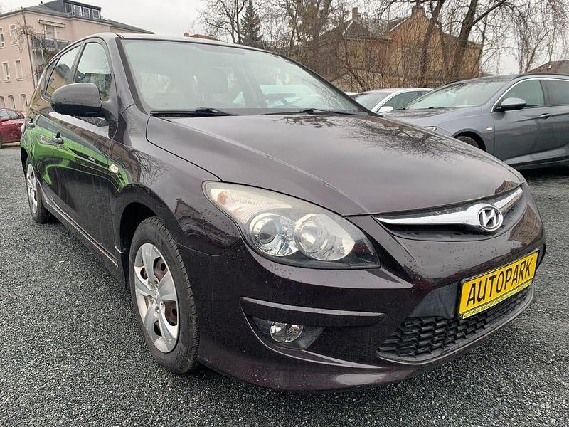 Gebraucht Hyundai i30 109 PS (80 kW) 2010 Braun Limousine