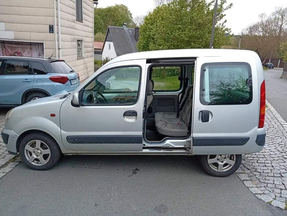 Gebraucht Renault Kangoo 95 PS (69 kW) 2005 Silber Van / Kleinbus