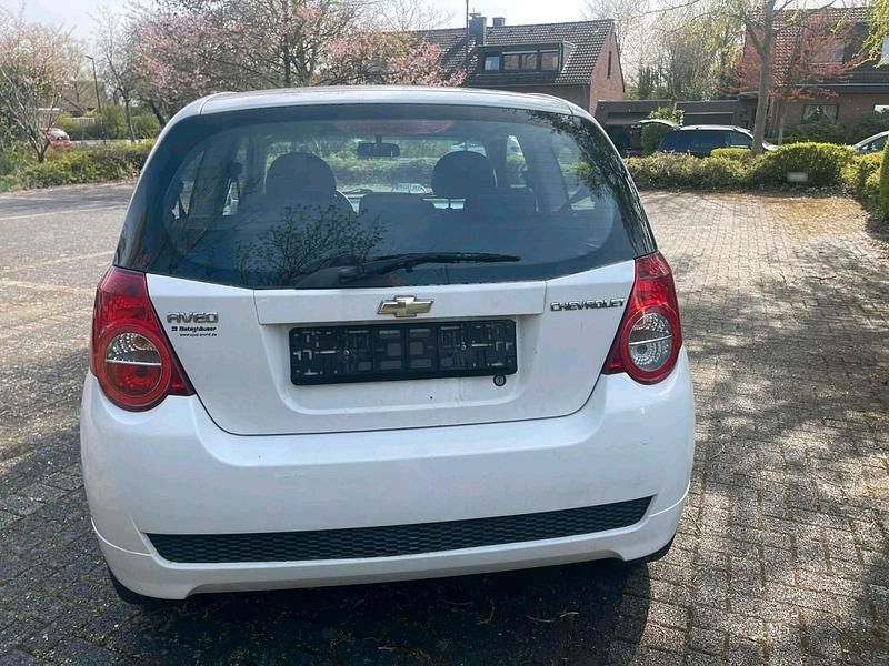 Gebraucht Chevrolet Aveo 85 PS (62 kW) 2009 Weiß Kleinwagen