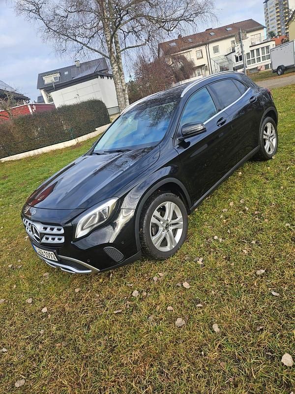 Gebraucht Mercedes GLA220 170 PS (125 kW) 2019 Schwarz SUV