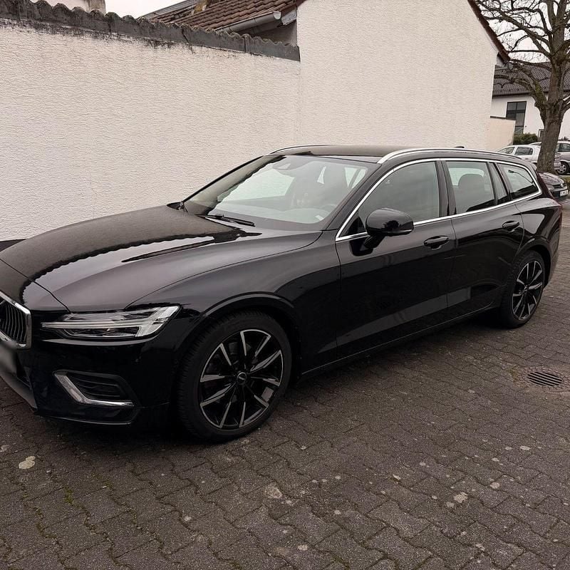 Gebraucht Volvo V60 Inscription 197 PS (144 kW) 2020 Schwarz Kombi