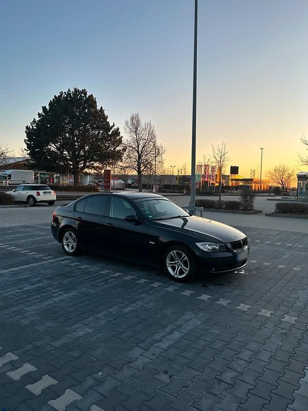 Gebraucht BMW 320 170 PS (125 kW) 2008 Schwarz Limousine