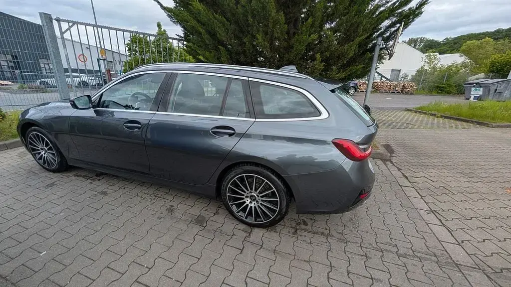 Gebraucht BMW 320 Advantage 190 PS (139 kW) 2020 Grau Kombi