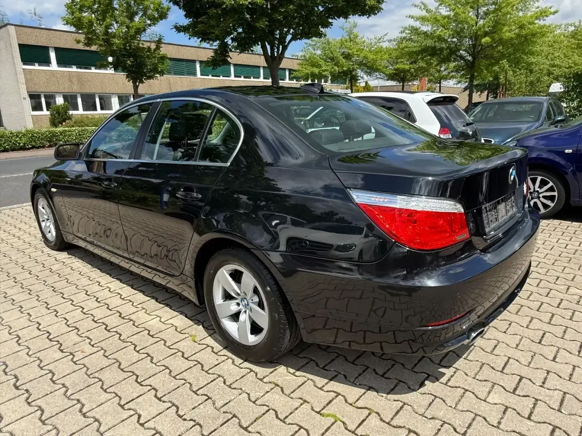 Gebraucht BMW 520 Sport Line 177 PS (130 kW) 2009 Schwarz Limousine