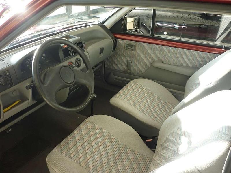 Gebraucht Opel Corsa 45 PS (33 kW) 1993 Bordeauxrot Limousine