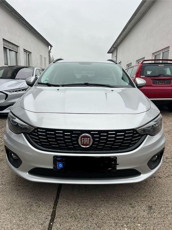 Schwarz Gebraucht 2016 Fiat Tipo Lounge Kombi | 10.900 € (Guter Preis) - Bild 1/4