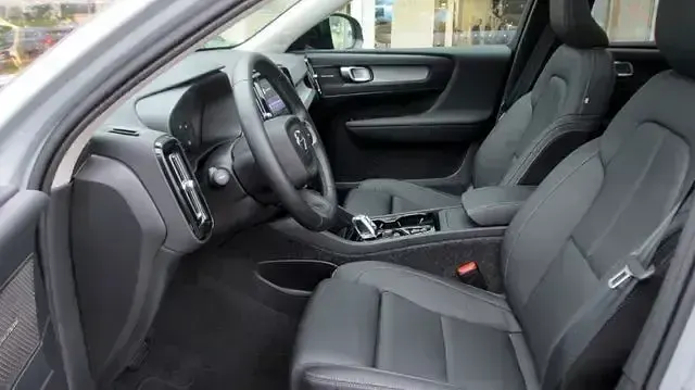 Gebraucht Volvo XC40 Plus 163 PS (119 kW) 2025 Grau SUV