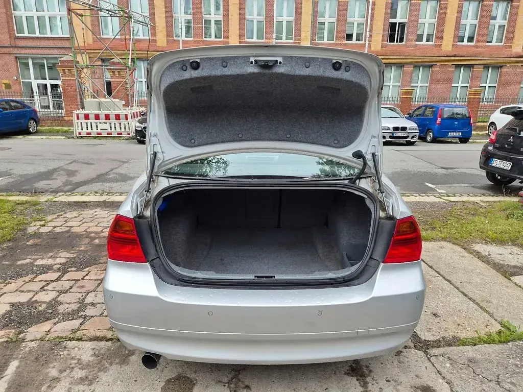 Gebraucht BMW 320 150 PS (110 kW) 2007 Silber Limousine