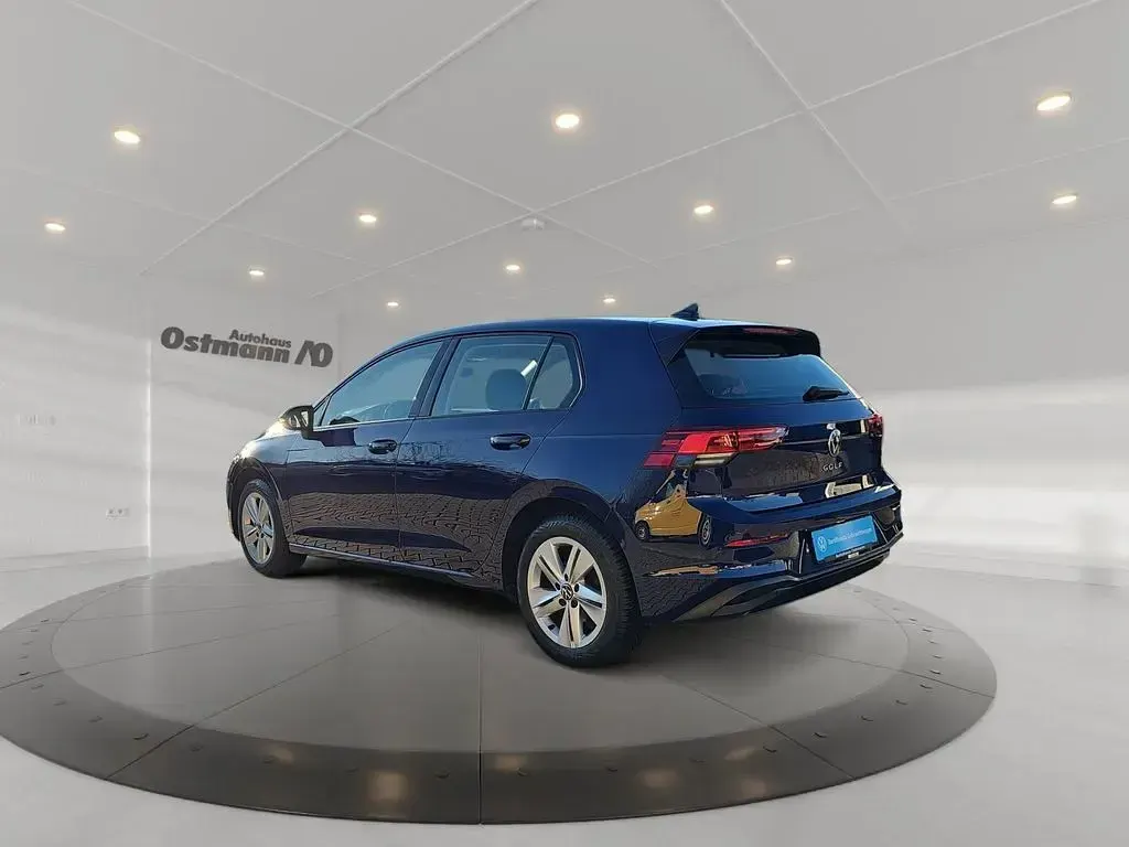 Gebraucht VW Golf VIII Life 150 PS (110 kW) 2022 Blau Limousine