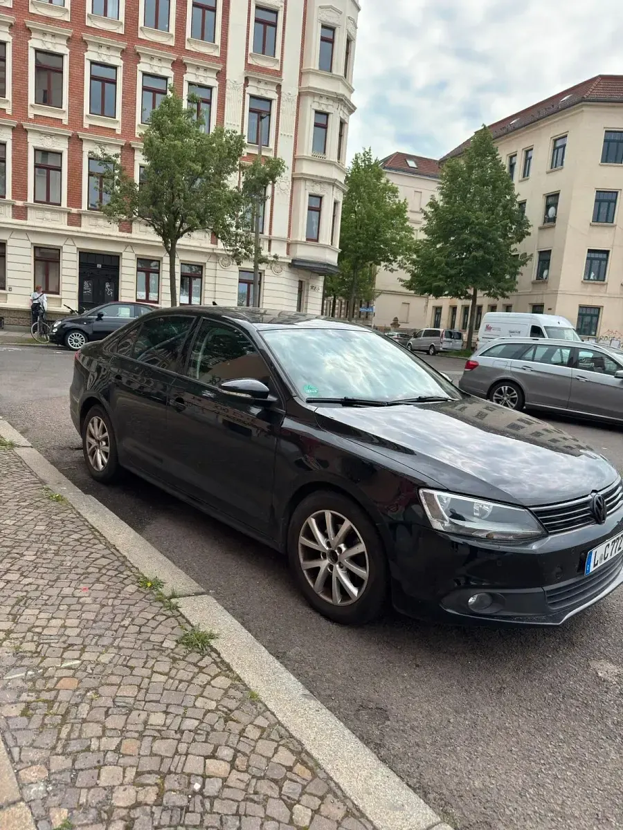 Gebraucht VW Jetta 105 PS (77 kW) 2012 Schwarz Limousine