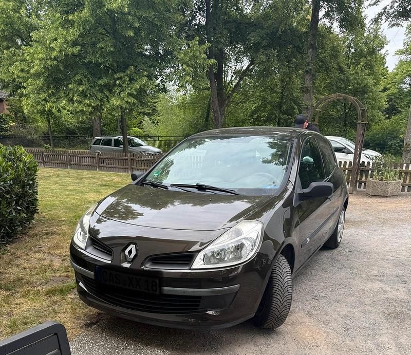 Braun Gebraucht 2006 Renault Clio II Kleinwagen | 1.649 € - Bild 1/4