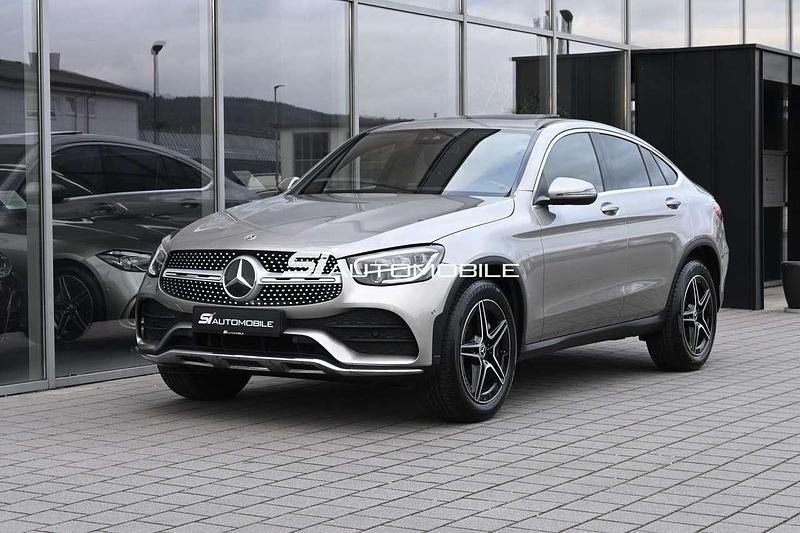 Mojavesilber Gebraucht 2022 Mercedes GLC300 AMG line Coupé | 46.950 € (Fairer Preis) - Bild 1/4