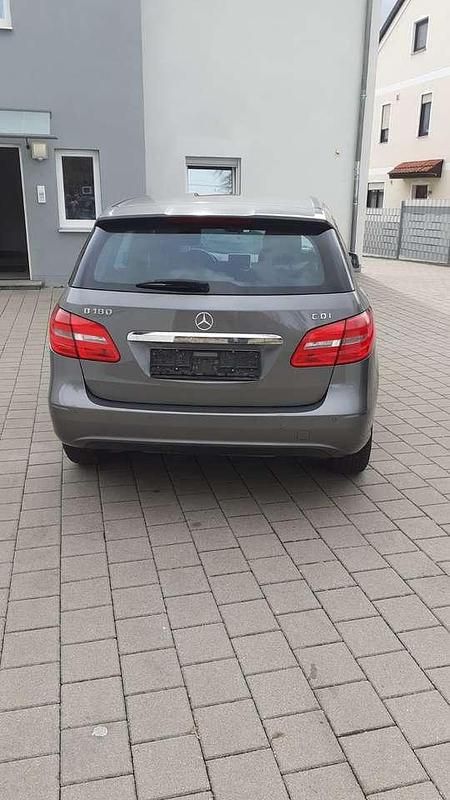 Gebraucht Mercedes 180 109 PS (80 kW) 2013 Grau Limousine