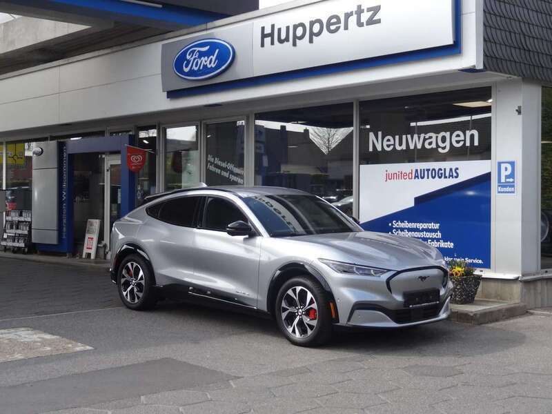 Iconicsilber metallic Gebraucht 2022 Ford Mustang Mach-E SUV | 33.850 € (Superpreis) - Bild 1/4