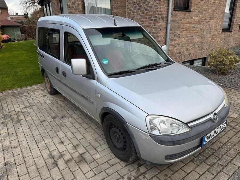 Gebraucht Opel Combo 87 PS (63 kW) 2002 Silber Van / Kleinbus