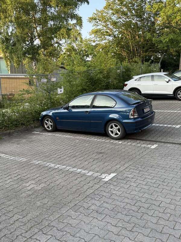 Blau Gebraucht 2002 BMW 316 Compact Kleinwagen | 1.199 € (Guter Preis) - Bild 1/4