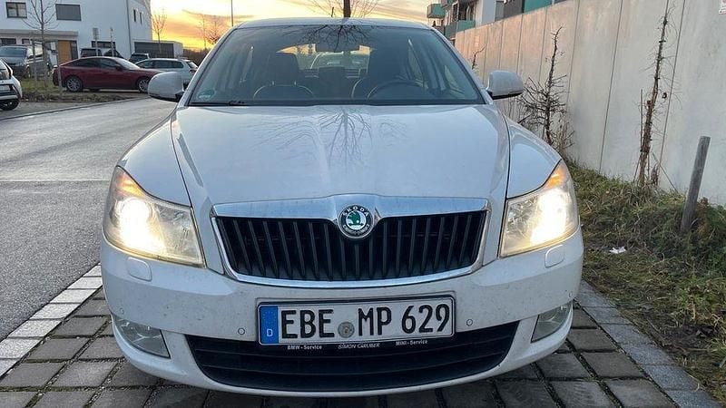 Gebraucht Skoda Octavia Elegance 140 PS (102 kW) 2012 Limousine