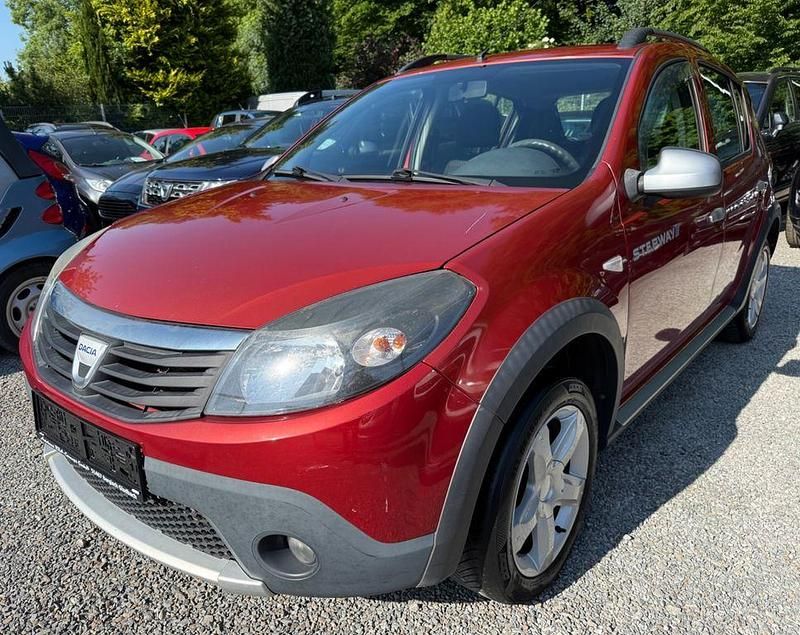Rot Gebraucht 2010 Dacia Sandero Stepway Kleinwagen | 2.790 € (Fairer Preis) - Bild 1/4