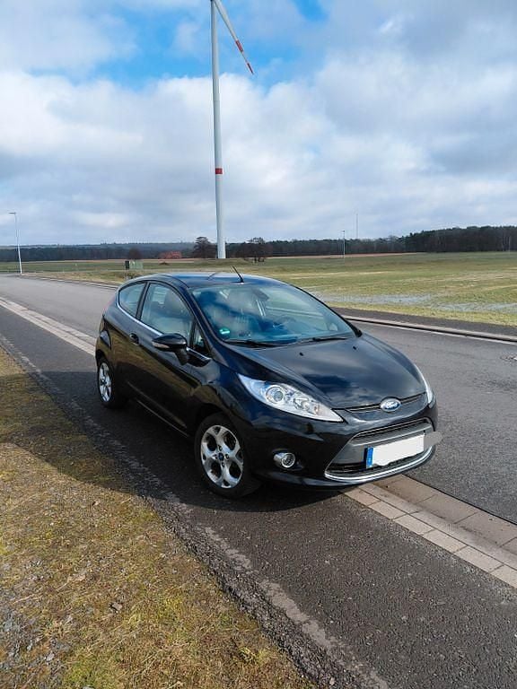 Gebraucht Ford Fiesta Titanium 82 PS (60 kW) 2010 Schwarz Kleinwagen