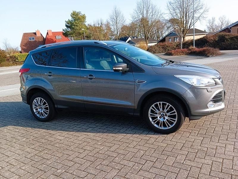Gebraucht Ford Kuga Titanium 140 PS (102 kW) 2014 Grau SUV
