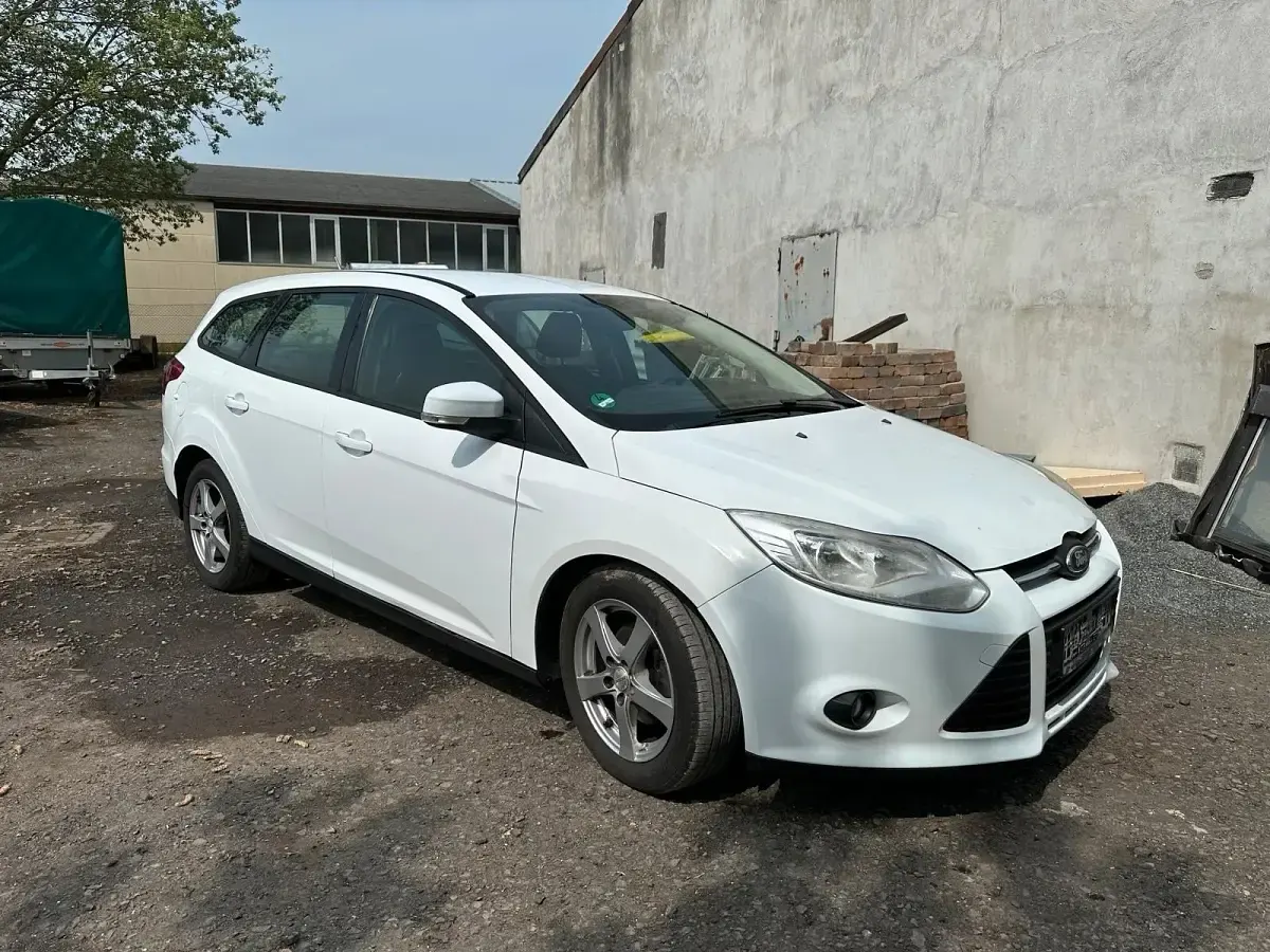 Gebraucht Ford Focus 116 PS (85 kW) 2011 Weiß Kombi