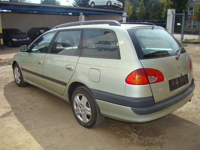 Gebraucht Toyota Avensis Terra 90 PS (66 kW) 1999 Grün metallic Kombi