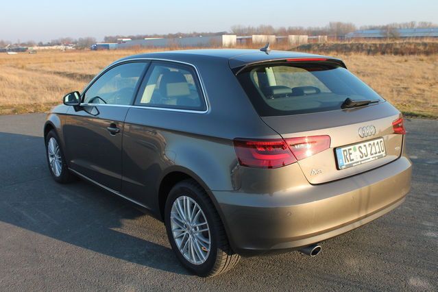 Gebraucht Audi A3 Ambiente 105 PS (77 kW) 2013 Grau metallic Limousine