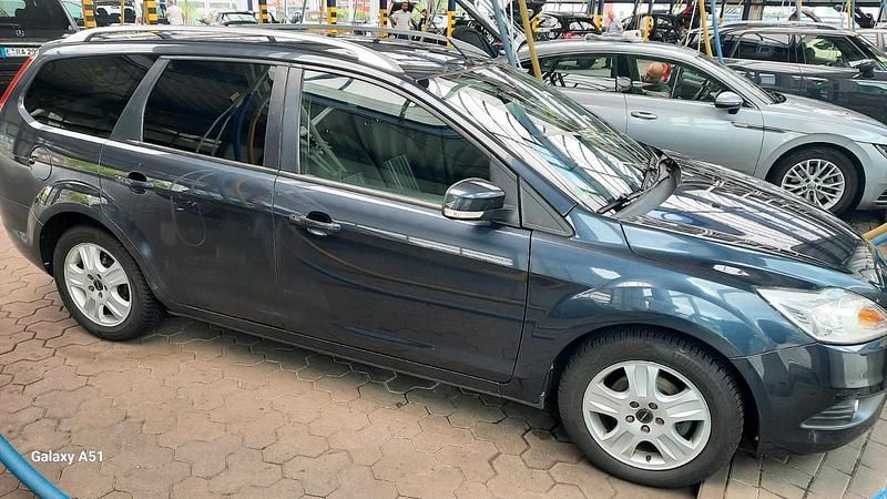 Grau Gebraucht 2009 Ford Focus Kombi | 900 € (Superpreis) - Bild 1/4