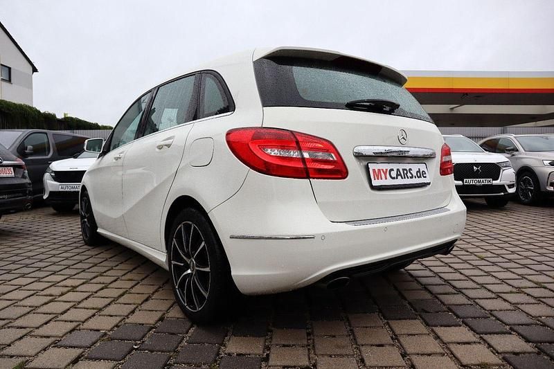 Gebraucht Mercedes B200 156 PS (114 kW) 2014 Weiß Van / Kleinbus