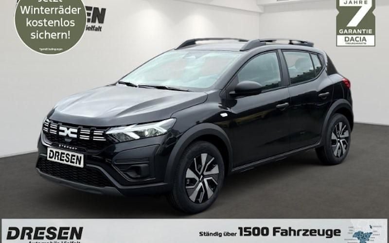 Schwarz Neu 2025 Dacia Sandero Essentiel Kleinwagen | 16.995 € (Fairer Preis) - Bild 1/4