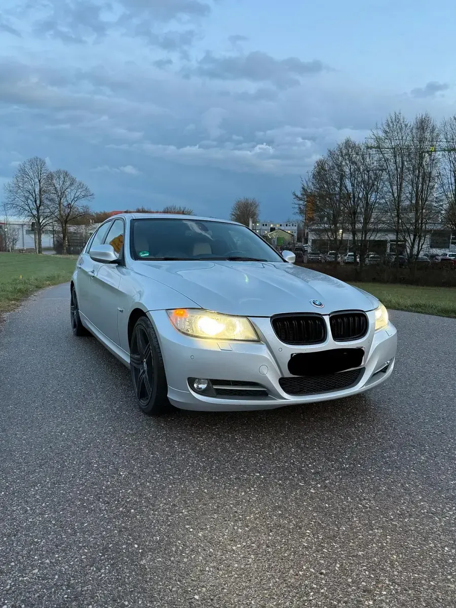 Gebraucht BMW 325 Comfort Edition 218 PS (160 kW) 2011 Grau Limousine