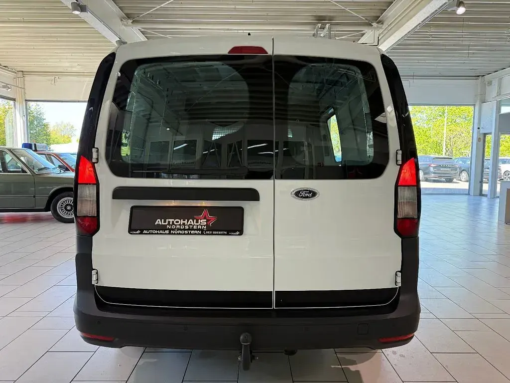 Używany Ford Transit Connect Trend 102 KM (75 kW) 2024 Biały Minivan