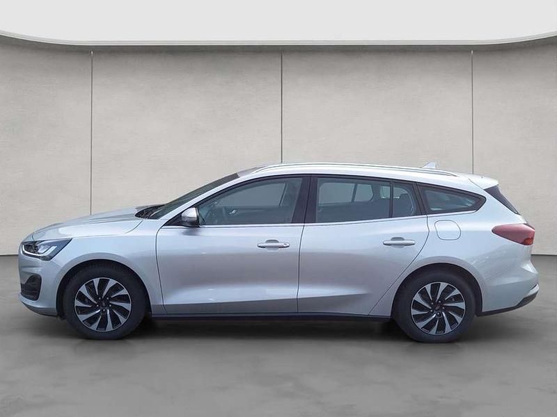 Gebraucht Ford Focus 125 PS (91 kW) 2023 Moondust silber metallic Kombi