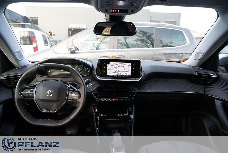 Gebraucht Peugeot e-2008 Allure 100 kW (136 PS) 2022 Orange SUV