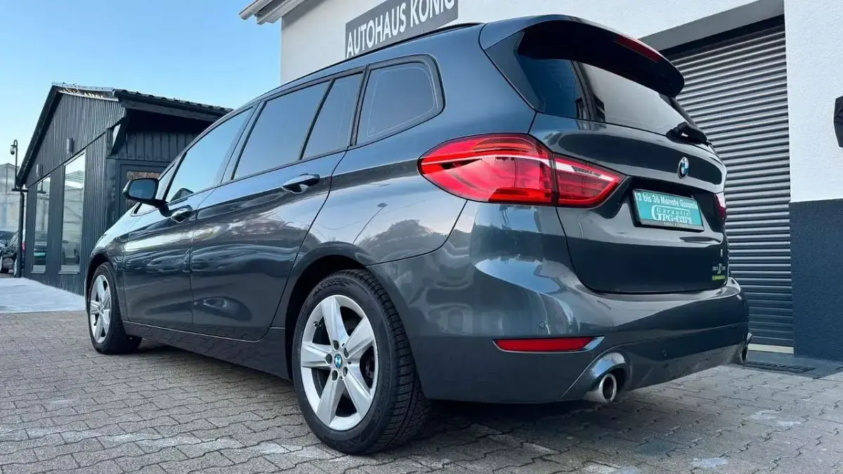 Gebraucht BMW 220 190 PS (139 kW) 2022 Grau Van / Kleinbus