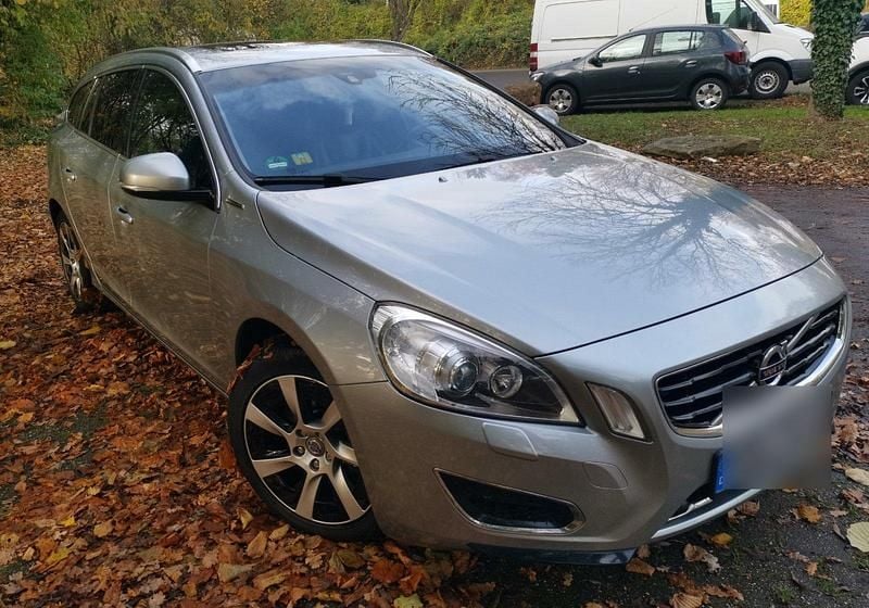Silber Gebraucht 2013 Volvo V60 Kombi | 11.500 € (Fairer Preis) - Bild 1/4