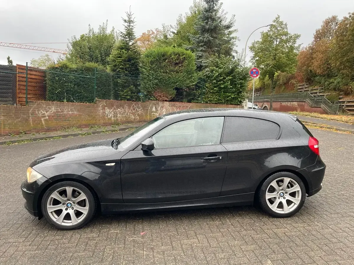 Gebraucht BMW 116 116 PS (85 kW) 2010 Schwarz Kleinwagen