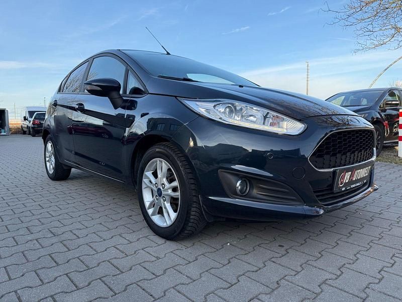 Gebraucht Ford Fiesta 65 PS (47 kW) 2017 Grau Limousine