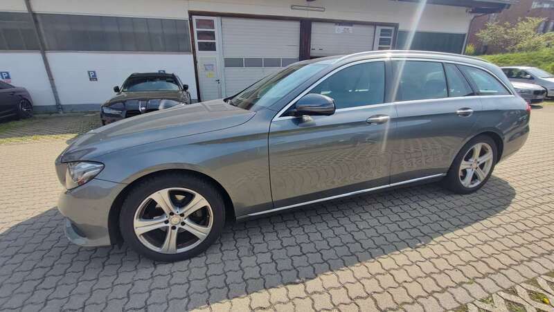 Grau Gebraucht 2017 Mercedes E220 Kombi | 17.500 € (Superpreis) - Bild 1/4