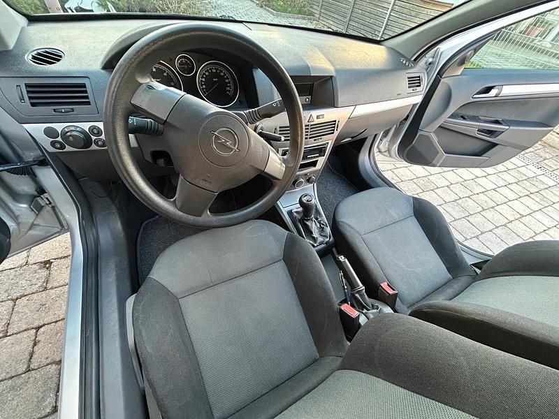 Gebraucht Opel Astra 2005 Grau Limousine