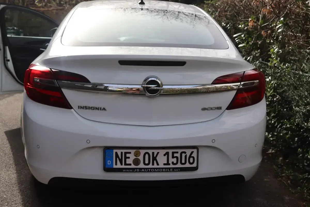 Gebraucht Opel Insignia 170 PS (125 kW) 2014 Weiß Limousine